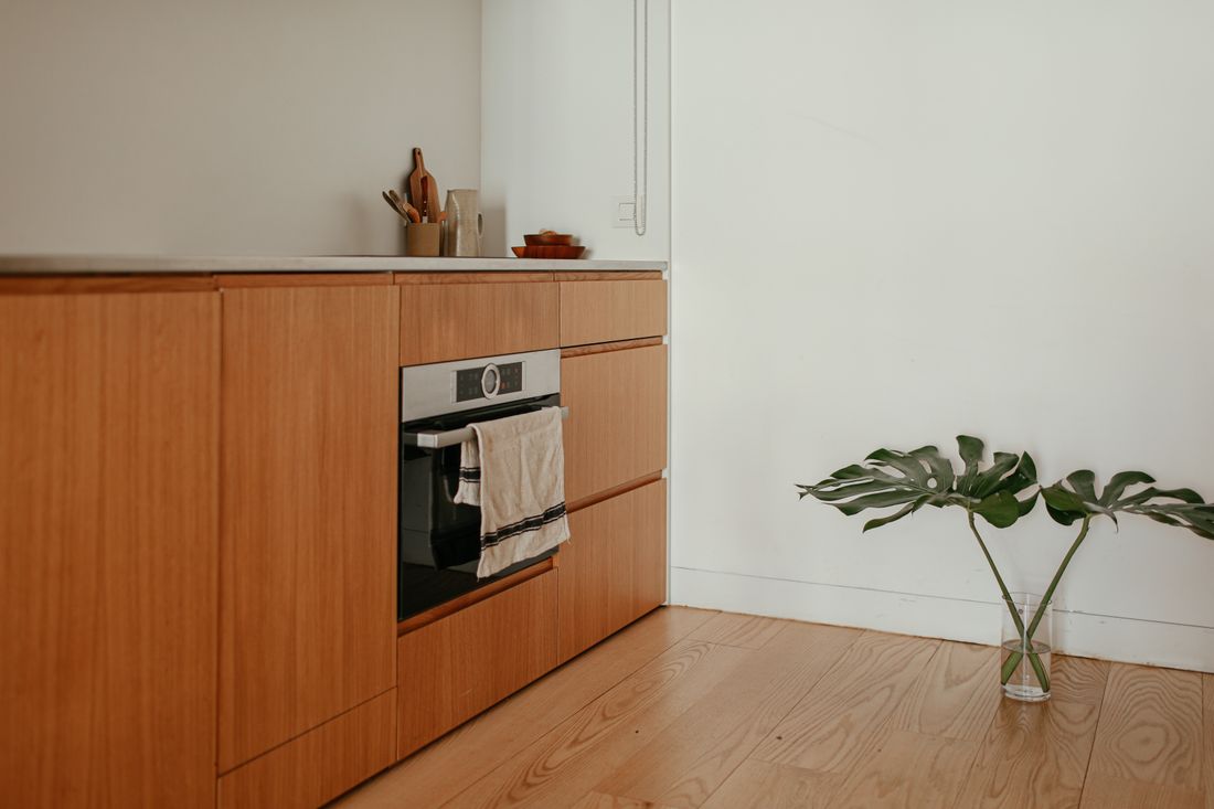 Fitted kitchen cabinetry in oak